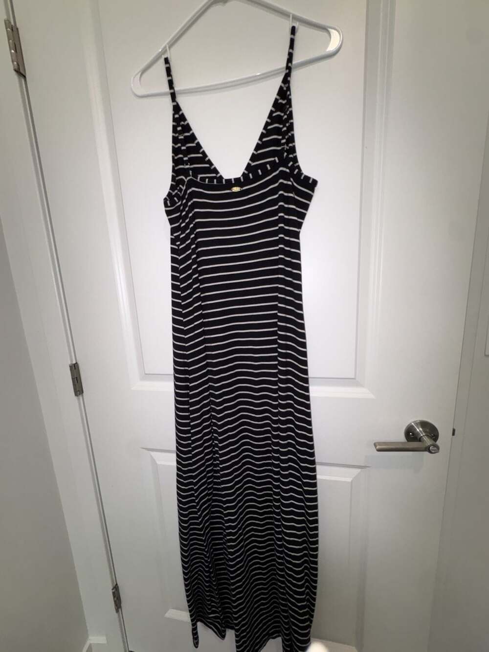 Guess - Picture 2 of 4